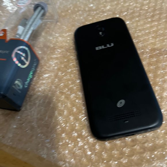 Blu view 2 Tracfone only - Picture 5 of 5